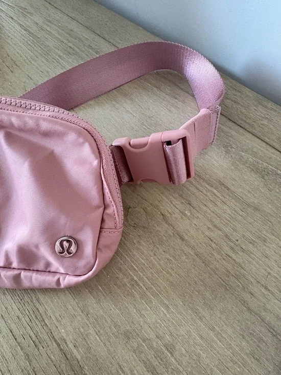 lululemon Belt Bag OG original Design Dusty Pink Crossbody Pouch - Picture 8 of 12